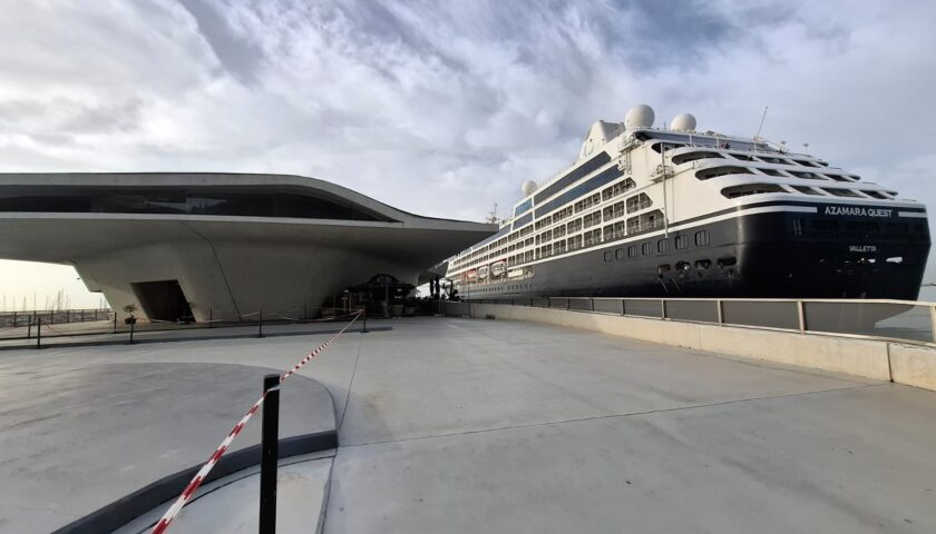 Salerno, al Terminal Crociere Zaha Hadid attracca la Azamara Quest con a bordo 450 turisti americani