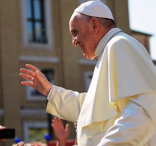 Morte Papa, la senatrice Bilotti: “Il suo esempio ha segnato un’epoca”