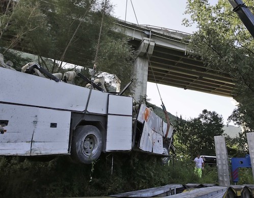 Tragedia del bus con 40 morti ad Avellino, 11 condanne definitive per 56 anni