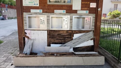 Cava de’ Tirreni, ancora vandali in azione: casa dell’acqua e parcheggio danneggiati