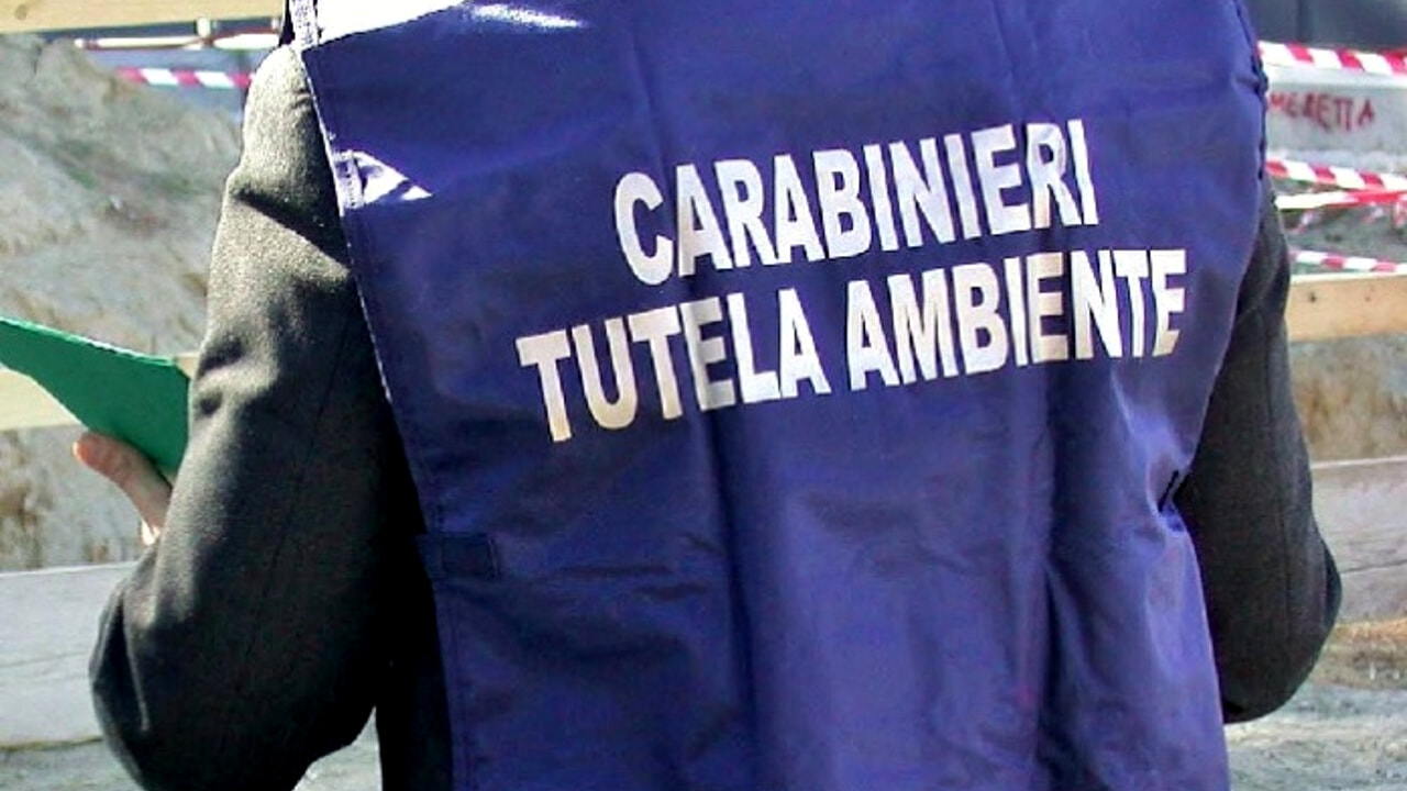 Traffico illecito e furto di rifiuti, a Salerno e in altre province sequestri per 3,5 milioni di euro: 11 indagati