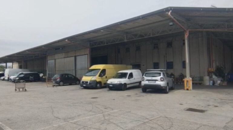 Salerno, banda del buco in azione al cash di via Wenner: colpo da 100mila euro