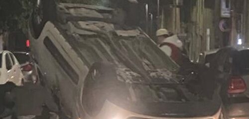 Salerno, auto si ribalta nella notte in via salvatore Calenda: ferita una ragazza