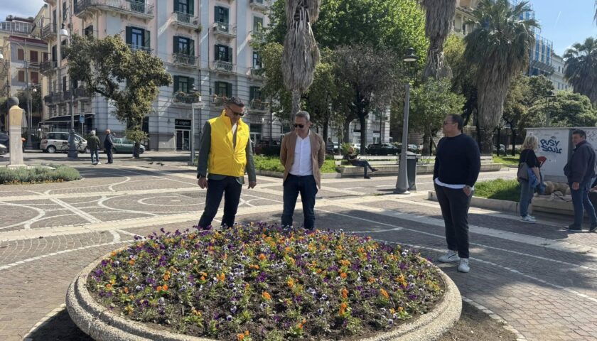 Salerno, lungomare in fiore: sboccia l’entusiasmo