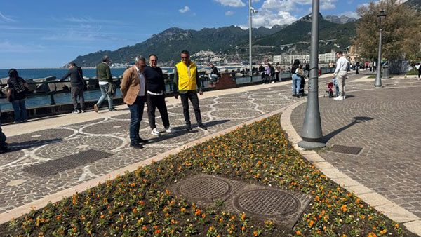 Salerno, lungomare rifiorisce con 6mila piantine