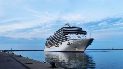 Salerno, al Terminal Crociere Zaha Hadid 700 turisti a bordo della Seven Seas Splendor