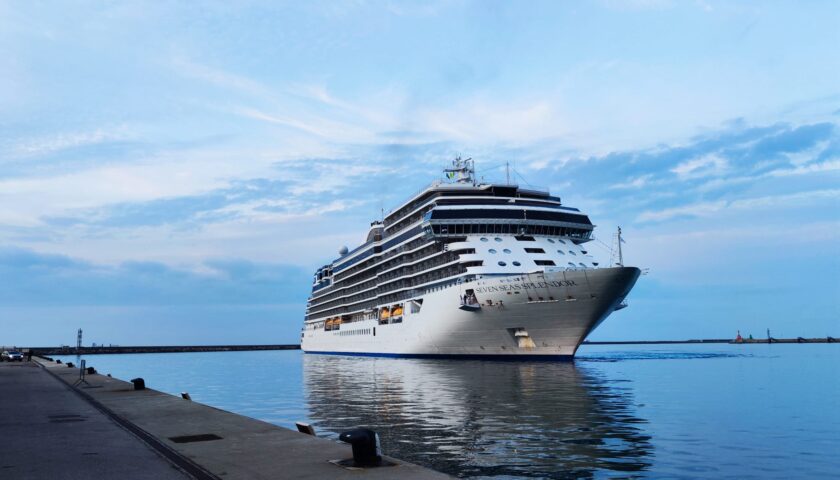 Salerno, al Terminal Crociere Zaha Hadid 700 turisti a bordo della Seven Seas Splendor