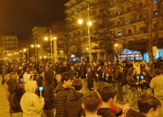 Pagani, oltre mille persone hanno accolto la salma del 18enne Davide Calabrese