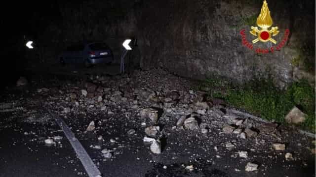 Frana di Cetara, domani apertura strada con doppio senso di marcia