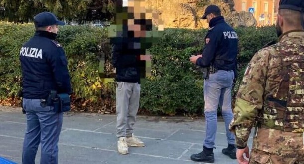 SALERNO: FURTO A DANNO DI UN ESERCIZIO COMMERCIALE, FERMATO DAI MILITARI DI STRADE SICURE