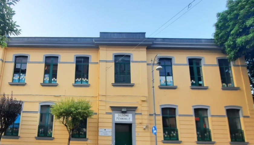 Salerno, Scuola “Mazzetti” con poco personale: maestre nel doppio ruolo di insegnanti e bidelle