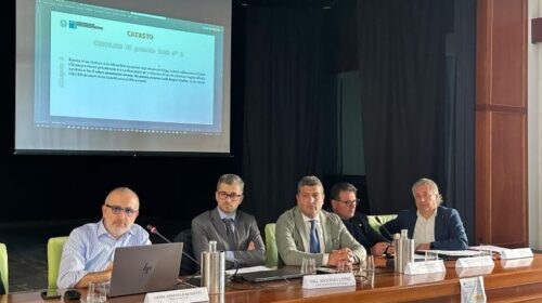 MINUTO DI RACCOGLIMENTO IN RICORDO DI PAPA FRANCESCO PRIMA DEL SEMINARIO DEL COLLEGIO DEI GEOMETRI DI SALERNO