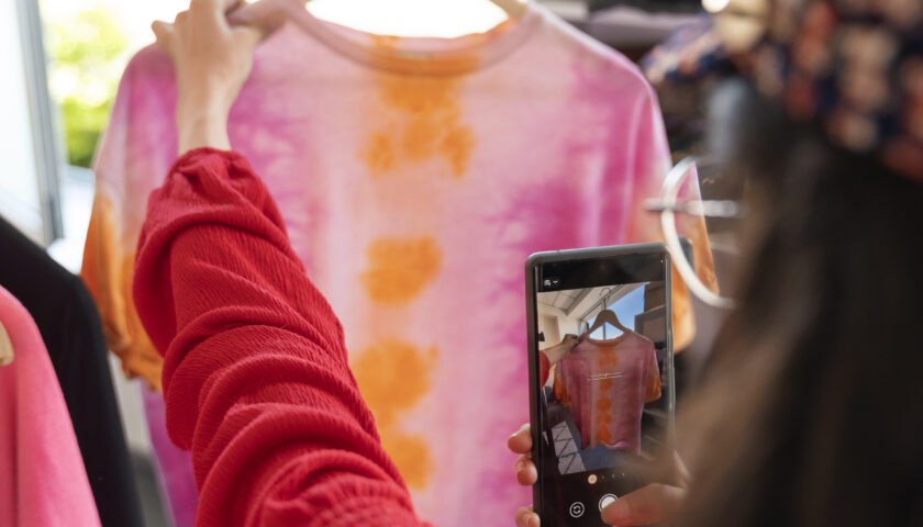 Il doppio volto della moda: tra fast fashion e second hand, quando il risparmio guida le scelte