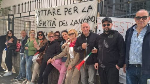Vertenza Villa delle Rose di Cava de’ Tirreni: lavoratori iscritti al Cub Salerno in protesta davanti alla sede dell’Asl