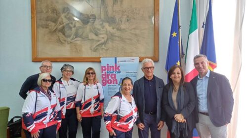 Salerno, domenica terza edizione di Pink Dragon Boat Cup