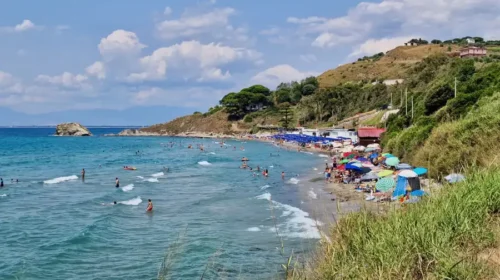Alle spiagge di Agropoli la Bandiera verde dei pediatri 2025:  nono riconoscimento dal 2016