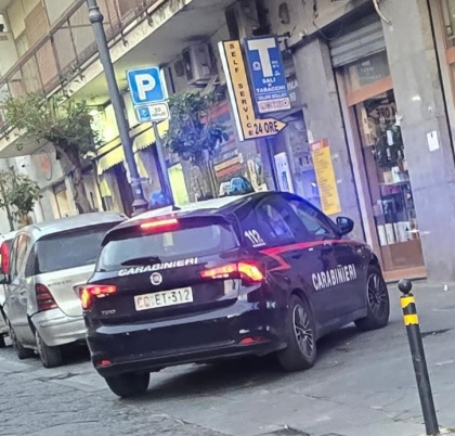 Sarno, straniero da in escandescenza in un bar: intervengono i carabinieri
