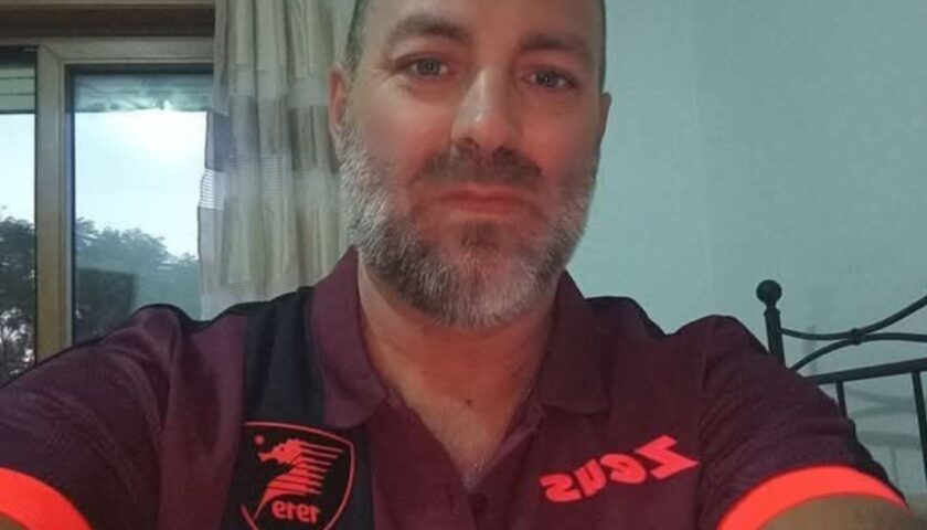 Lacrime e dolore per l’addio al tifoso della Salernitana Francesco Cosentino