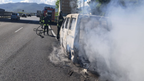 Pontecagnano, auto in fiamme ieri in autostrada: nessun ferito