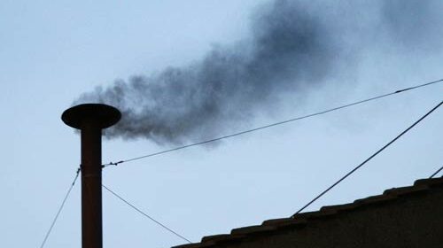 Vaticano, fumata nera per il nuovo Papa dopo il primo Conclave