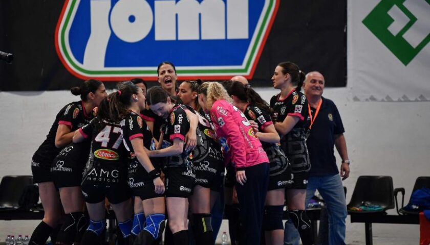 Blitz a Pontinia, la Jomi Salerno conquista la finale scudetto