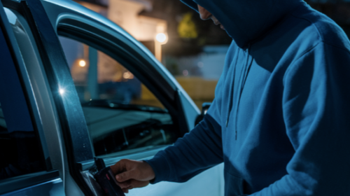 Salerno, ladri a Pastena e Torrione: rubato anche un passeggino da un’auto in sosta