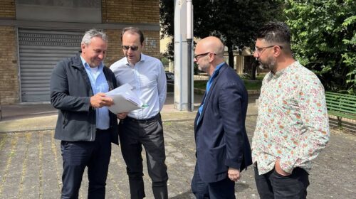 Salerno, sopralluogo a Mariconda di assessore e capostaff per installazione nuove panchine