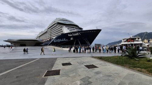 Salerno, attraccata Mein Schiff 1 con 3mila crocieristi