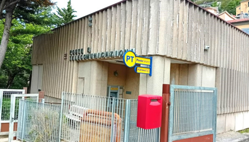Poste, riaperto al pubblico dopo i lavori l’ufficio di Santomenna
