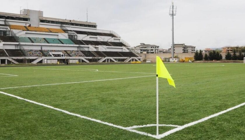 Battipaglia, rubati i sedioli all’interno dello stadio “Pastena”