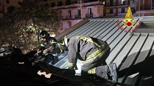Salerno: paura per incendio in un sottotetto sul Lungomare Colombo