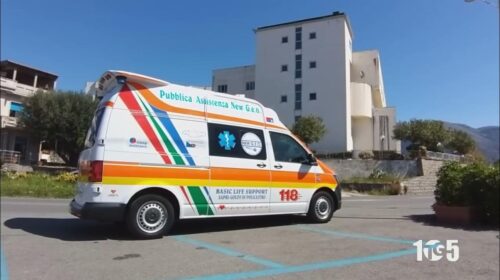 Sapri, giovane ferito in un supermercato mentre lavorava carne