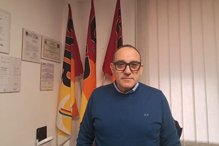 Lavoratori delle pulizie in protesta al Comune di Scafati, la Miorelli Service apre ai rimborsi dopo il confronto con la Flaica Cub Salerno  
