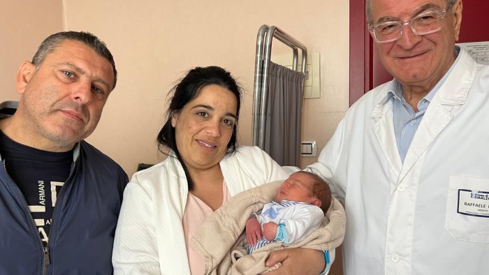 Battipaglia, diventa mamma a 45 anni dopo 15 di attesa e 10 miomi uterini rimossi