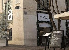 Salerno, ladri  da “Nice” in via Velia: soldi dalla cassa e danni alla struttura