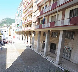 Salerno, danneggiati gli scalini di piazza Sant’Agostino