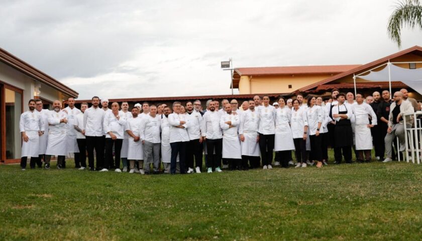 “Pomo d’Oro – Premio all’Eccellenza” 2025 alla prof. Annamaria Colao, agli chef stellati Maicol Izzo e Giuseppe Aversa, alla Fondazione Sostenitori Ospedale Santobono e a Salerno Letteratura