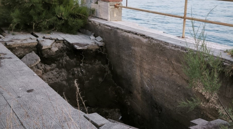 Salerno, buca nei muri di contenimento del Pattinodromo di Torrione