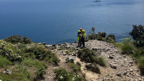 Costiera Amalfitana, escursionista salvata sul “Sentiero degli Dei”