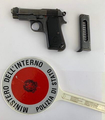 Sarno, nasconde pistola rubata a Potenza in azienda: arrestato un impenditore 33enne