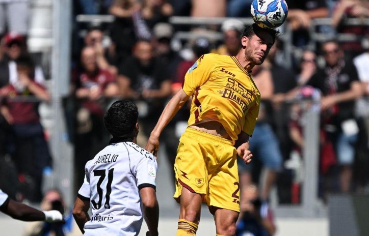 Un gol per tempo, la Salernitana cade a La Spezia