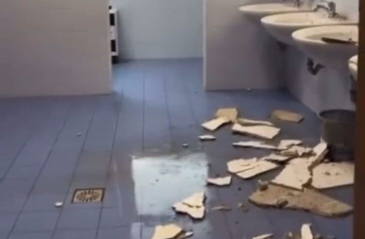 Maltempo, cadono calcinacci nei bagni dell’Università