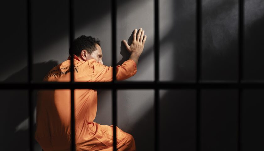 MA È UN CARCERE O UNA DISCOTECA?