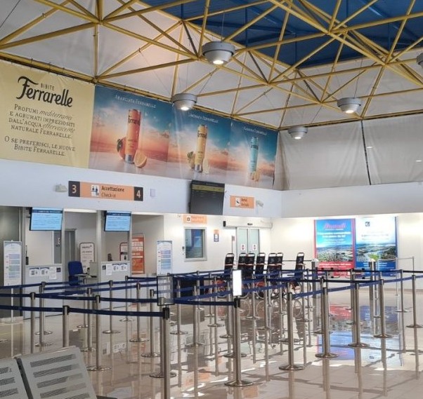 Aeroporto Salerno, dopo il boom di voli dilagano anche gli abusivi Ncc