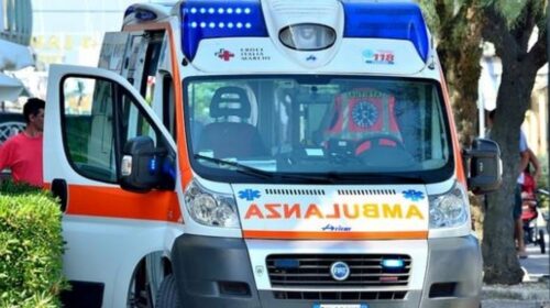 Salerno, si ribella a una rapina: 15enne colpito con una pietra mentre si reca in spiaggia a Torrione