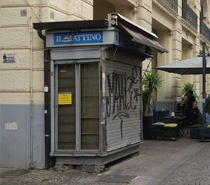 Salerno, via la storica edicola di Corso Vittorio Emanuele
