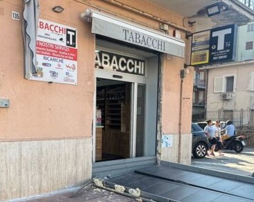 Salerno, furto in un tabacchi di Pastena: sdradicata porta blindata