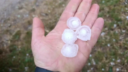 Violenta e inattesa grandinata a Caggiano, il Comune chiede lo stato di calamità naturale