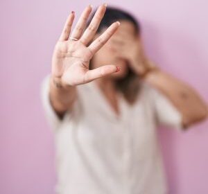 IL MIO EX CONIUGE TENTA DI IMPEDIRE CHE NOSTRO FIGLIO FREQUENTI IL MIO NUOVO COMPAGNO! COME MI DEVO COMPORTARE