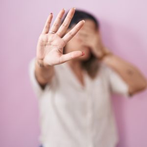 IL MIO EX CONIUGE TENTA DI IMPEDIRE CHE NOSTRO FIGLIO FREQUENTI IL MIO NUOVO COMPAGNO! COME MI DEVO COMPORTARE